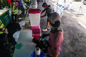 BIB: 
                            <button type="button" onclick="openModal(28158978)" class="btn btn-primary btn-sm float-right btn-popup" data-toggle="modal" data-target=".modal-high-quality">
                        <i class="fas fa-shopping-cart"></i> Add to Cart
                    </button>
                                            <button type="button" onclick="isThisMe(28158978, true)" class="btn btn-success btn-sm float-right btn-popup btn-isme hidden" data-toggle="tooltip" data-placement="bottom" title="นี่คือรูปของคุณใช่ไหม คลิกที่นี่เพื่อเอาเข้าอัลบั้ม">
                        <i class="fas fa-plus"></i> Add to album
                    </button>
                    <button type="button" onclick="isThisMe(28158978, false)" class="btn btn-warning btn-sm float-right btn-popup btn-isnotme hidden">
                        <i class="fas fa-ban"></i> Remove from album
                    </button>